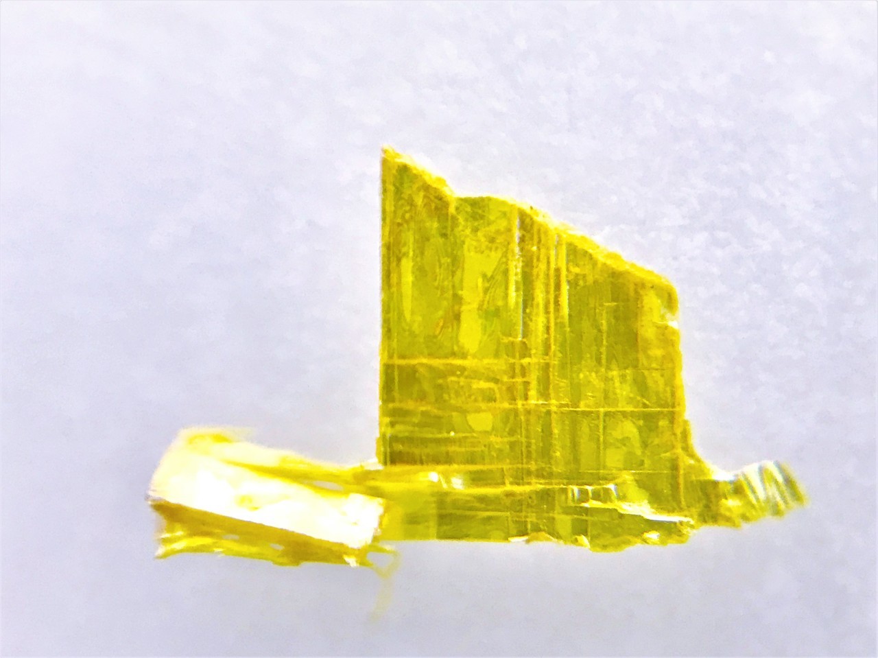 arsenium-sulfide-crystal-as2s3-heeger-materials